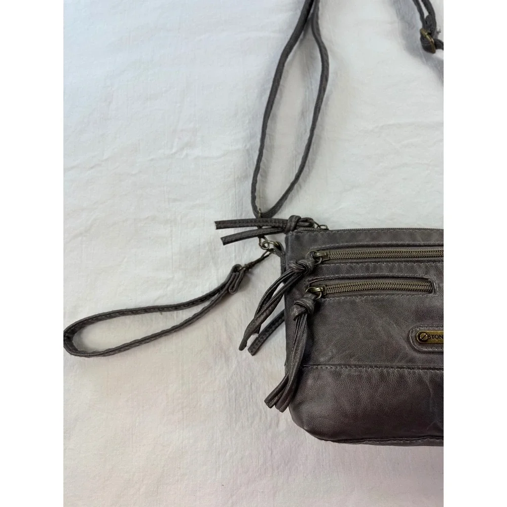Stone‎ Mountain USA Grey Faux Leather Multi-Pocket Crossbody Bag 9AF1214-5